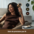 Femme se séchant les cheveux avec le Dreame Pilot Smart AI
